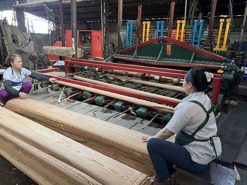 Dongguan Lingfeng Wood Industry Co., Ltd. ligne de production du fabricant