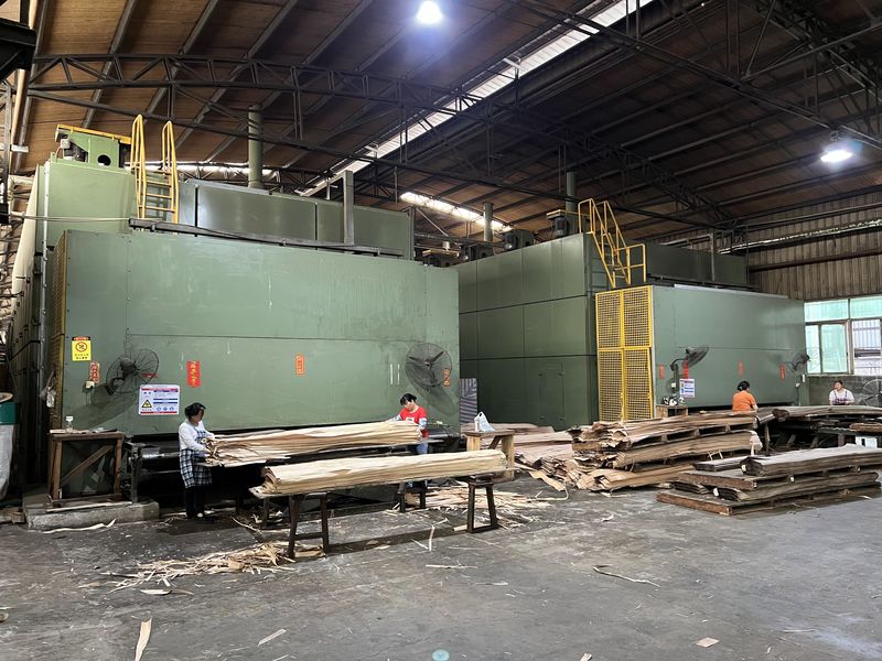Dongguan Lingfeng Wood Industry Co., Ltd. ligne de production du fabricant
