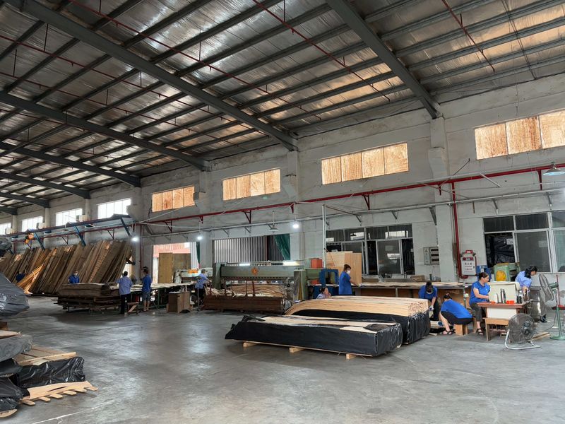 Dongguan Lingfeng Wood Industry Co., Ltd. ligne de production du fabricant